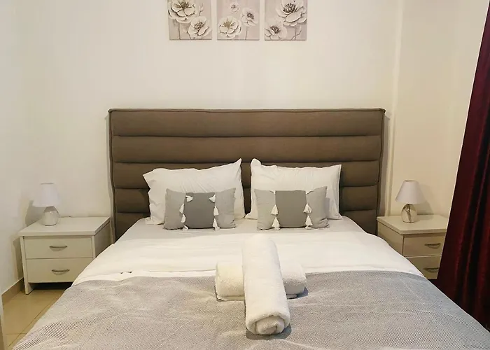 Apollo 2-br In Apartment *